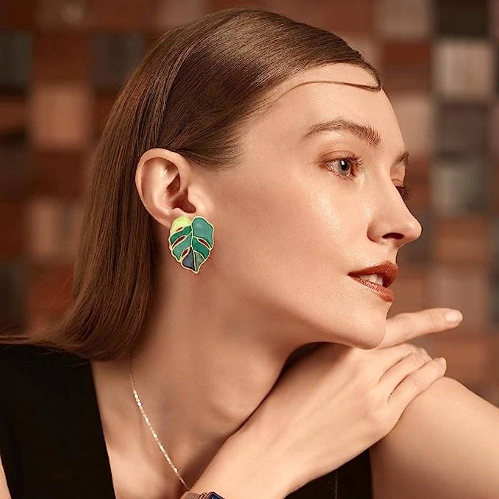 Bohemian Green Leaf Earrings - Picture 4 of 4